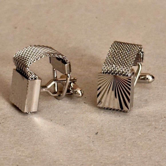 Silvertone Mesh Wrap Around Squared Starburst Cufflinks - Picture 3 of 15